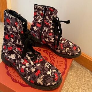 Disney Black and Red Mickey Patterned Boots Sz 8